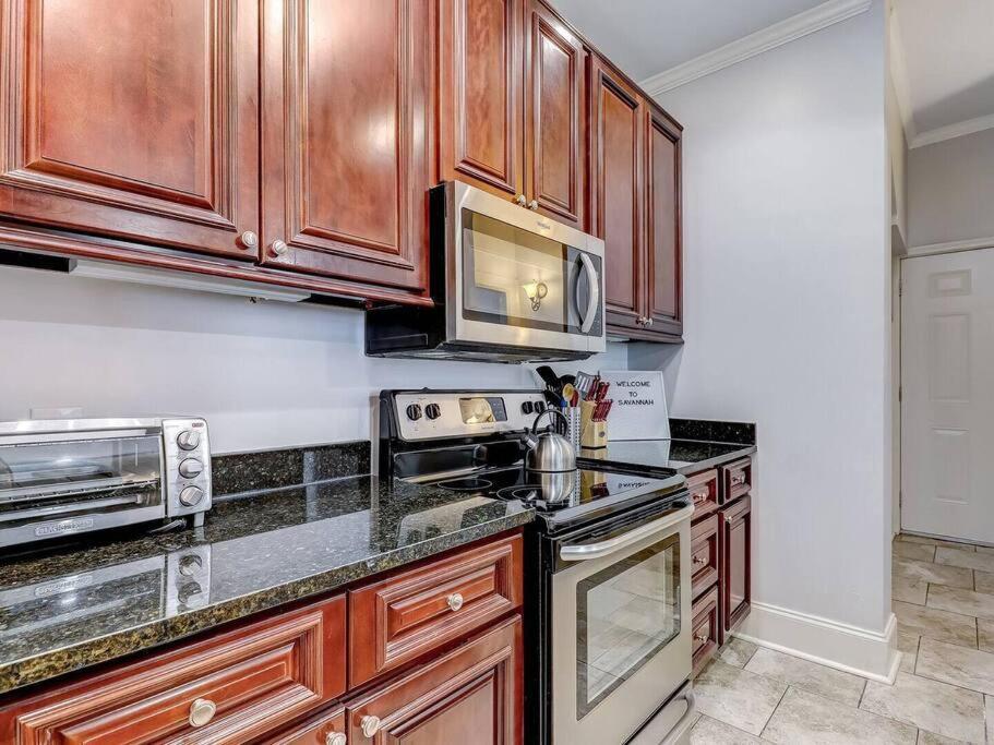 Historic Savannah Gold Private Condo With Pool - 2Bed, 1&Half Bath, Sleeps 6, 1St Floor, 15 Min Walk To Historic Savannah Center And All Attractions Екстериор снимка