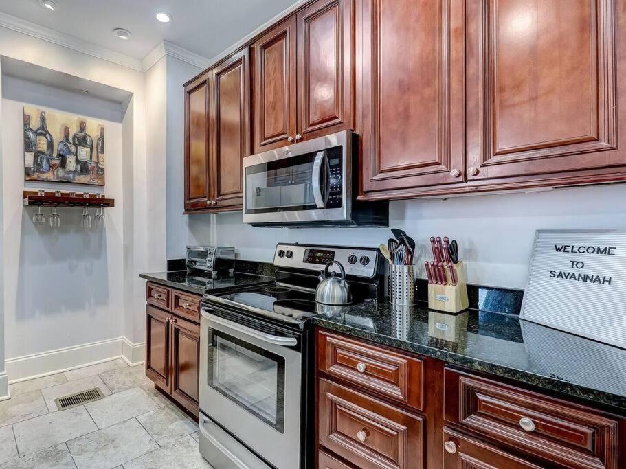 Historic Savannah Gold Private Condo With Pool - 2Bed, 1&Half Bath, Sleeps 6, 1St Floor, 15 Min Walk To Historic Savannah Center And All Attractions Екстериор снимка