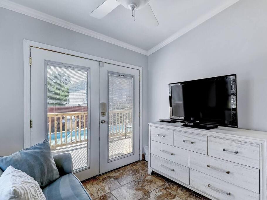 Historic Savannah Gold Private Condo With Pool - 2Bed, 1&Half Bath, Sleeps 6, 1St Floor, 15 Min Walk To Historic Savannah Center And All Attractions Екстериор снимка